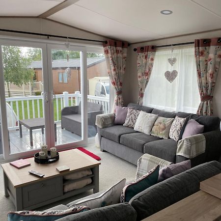 Ellis Retreats At Tattershall Lakes Lincoln Exterior photo